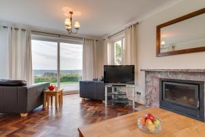 a living room with a fireplace and a tv at 3 Bed in Nicholaston oc-hh676 in Nicholaston