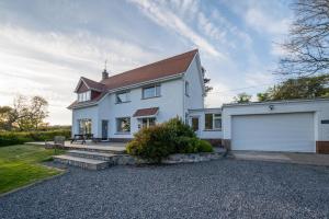 a large white house with a garage at 3 Bed in Nicholaston oc-hh676 in Nicholaston