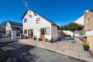 a white house with a patio in front of it at 4 Bed in Pwllheli oc-lluest in Abersoch