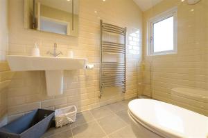 a bathroom with a sink and a toilet and a tub at 4 Bed in Pwllheli oc-lluest in Abersoch +13 photos