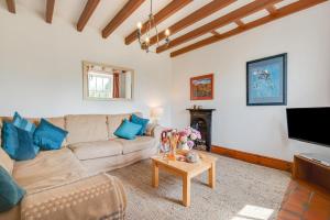 a living room with a couch and a tv and a table at 3 Bed in Bakewell oc-dckno in Youlgreave