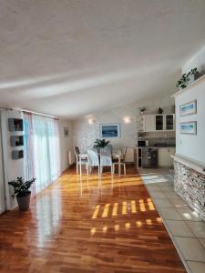 a kitchen and living room with a table and chairs at Apartment Damir in Tučepi