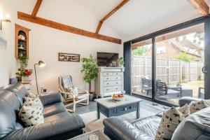 a living room with a couch and a table at 3 Bed in Wood Dalling oc-caba in Wood Dalling