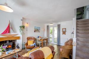 a living room with a couch and a table at 2 Bed in Beaumaris oc-wai218 in Beaumaris