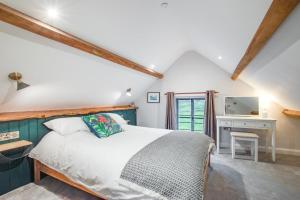 a bedroom with a bed and a desk and a window at 4 Bed in Dinas Mawddwy oc-bow305 in Aber Cowarch