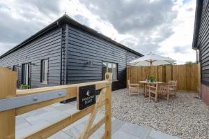 a small black house with a table and an umbrella at 2 Bed in Newton oc-swro in Sudbury +5 photos