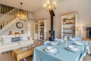 a living room with a table and a couch at 4 Bed in Southwold oc-hsumme in Reydon
