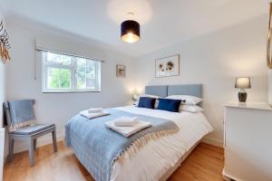 a bedroom with a large bed and a chair at 2 Bed in Walberswick oc-5mart in Walberswick