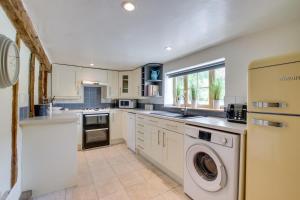 a kitchen with white cabinets and a washer and dryer at 2 Bed in Bramfield oc-cobb in Bramfield