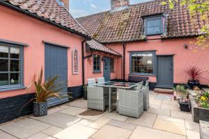a patio with a table and chairs in front of a house at 2 Bed in Bramfield oc-cobb in Bramfield