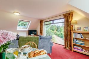 a living room with a table with a plate of food at 2 Bed in Woodbridge oc-vav in Hollesley