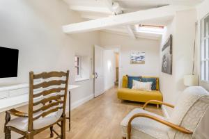 a living room with a tv and a couch at 4 Bed in Cley oc-m33116 in Cley next the Sea