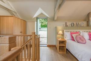 a bedroom with a bed with love sign on the wall at 1 Bed in Bodmin oc-p00438 in Bodmin
