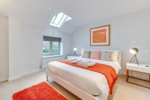 a white bedroom with a bed and a window at 6 Bed in Knodishall oc-bil in Aldringham