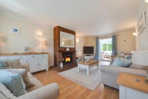 a living room with a couch and a fireplace at 3 Bed in Trimingham oc-2290 in Trimingham
