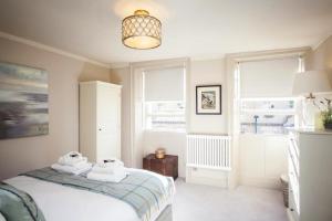 a bedroom with a bed with towels on it at 1 Bed in Bath oc-bhr48 in Bath