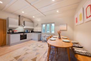 a kitchen and dining room with a table and chairs at 1 Bed in Middleton oc-rosc in Middleton
