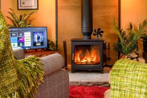 a living room with a fireplace and a tv at 1 Bed in Reeth oc-t29540 in Reeth
