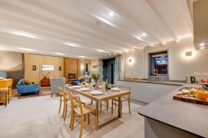 a kitchen and living room with a table and chairs at 3 Bed in Holme-on-Spalding-Moor oc-vy213 in Holme upon Spalding Moor
