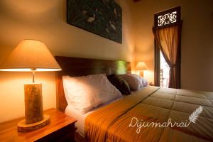 Postel nebo postele na pokoji v ubytování Dijumahrai Homestay