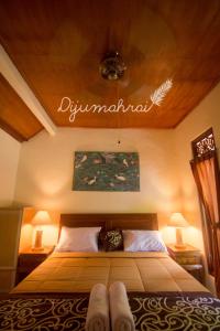 Postel nebo postele na pokoji v ubytování Dijumahrai Homestay