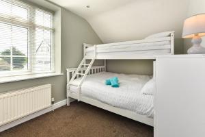 a bedroom with a bunk bed with a ladder at 4 Bed in Abersoch oc-egrypo in Abersoch