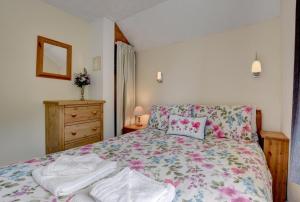a bedroom with a bed with towels on it at 2 Bed in Westward Ho oc-n0987 in Westward Ho