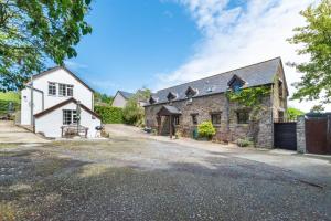 an exterior view of a house with a driveway at 2 Bed in Westward Ho oc-n0987 in Westward Ho