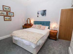 a bedroom with a large bed and two night stands at 3 Bed in Ripon oc-t33753 in Ripon