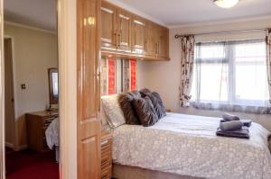 a small bedroom with a bed and a window at 2 Bed in Stepaside oc-pw9184 in Stepaside