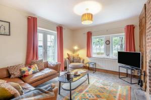 a living room with a couch and a tv at 3 Bed in Fulbeck oc-v33643 in Fulbeck