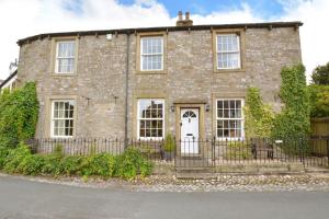 an old brick house with a wrought iron fence at 5 Bed in Kettlewell oc-ds257 in Kettlewell