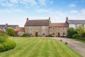 a large stone house with a large yard at 2 Bed in Bolam oc-b29967 in Ingleton