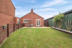 a backyard with a brick house and a fence at 2 Bed in Pickering oc-d32743 in Pickering