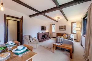 a living room filled with furniture and a fireplace at 2 Bed in Charing oc-r29113 in Charing