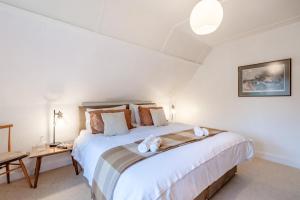 a bedroom with a large bed with towels on it at 2 Bed in Charing oc-r29113 in Charing
