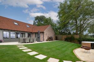 a backyard with a lawn and a house at 3 Bed in Wittersham oc-m27683 in Wittersham