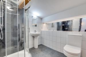 a bathroom with a toilet and a sink and a shower at 3 Bed in Burtersett oc-ds1043 in Hawes +12 photos