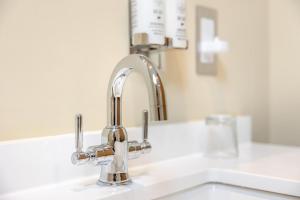 a kitchen sink with a chrome faucet at 1 Bed in Pershore oc-t29049 in Pershore +13 photos