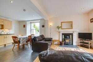 a living room with a couch and a table at 2 Bed in Mousehole oc-mizpah in Mousehole
