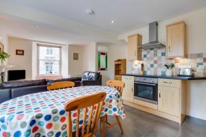 a kitchen and living room with a table and chairs at 2 Bed in Mousehole oc-mizpah in Mousehole