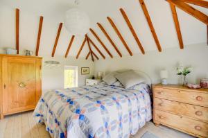 a bedroom with a bed and a wooden dresser at 2 Bed in Little Barningham oc-1817 in Little Barningham