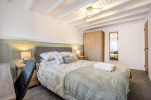 a bedroom with a bed and a desk and a chair at 3 Bed in Pickering oc-t33630 in Pickering