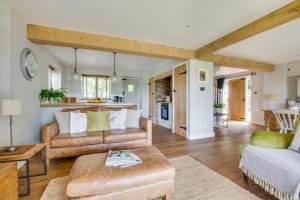 a living room with a couch and a table at 1 Bed in Wadhurst oc-tw668 in Ticehurst