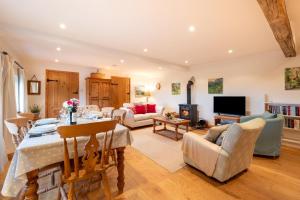 a living room with a table and a living room at 3 Bed in Wadhurst oc-tw665 in Wadhurst +10 photos