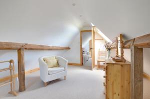 a living room with a white chair and a mirror at 3 Bed in Wadhurst oc-tw665 in Wadhurst