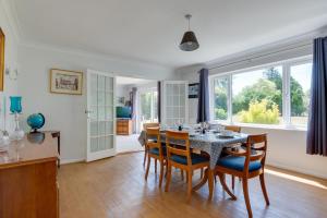 a dining room with a table and chairs at 3 Bed in Aldeburgh oc-10nw in Aldeburgh