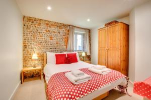 a bedroom with a bed with towels on it at 2 Bed in Briston oc-1551 in Briston