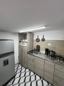 a kitchen with a sink and a refrigerator at Apartamento en Itagüí in Itagüí