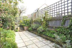 a garden with a fence and a patio at 2 Bed in Snape oc-sfbox in Snape